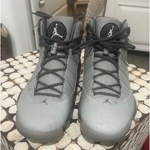 Gray men’s Jordans excellent condition
